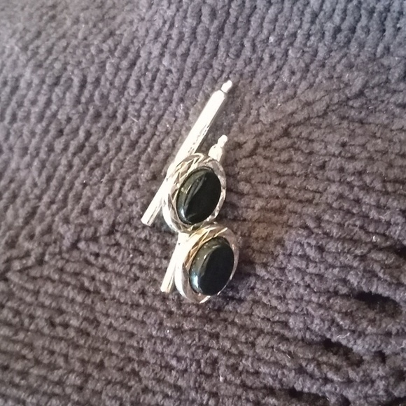 Pair of black and silver cufflinks - Picture 1 of 2